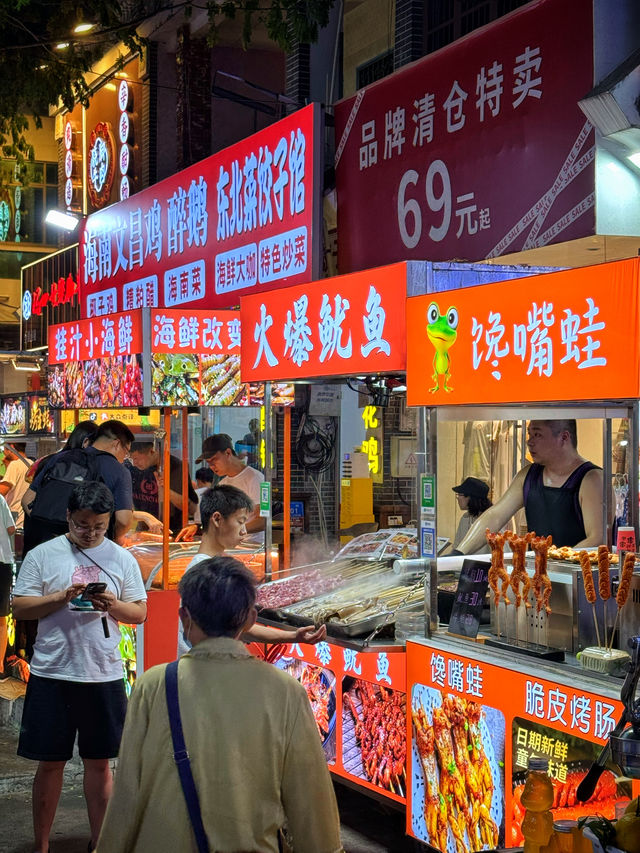 三亞最火夜市｜來這裡簡直就是去了台灣墾丁