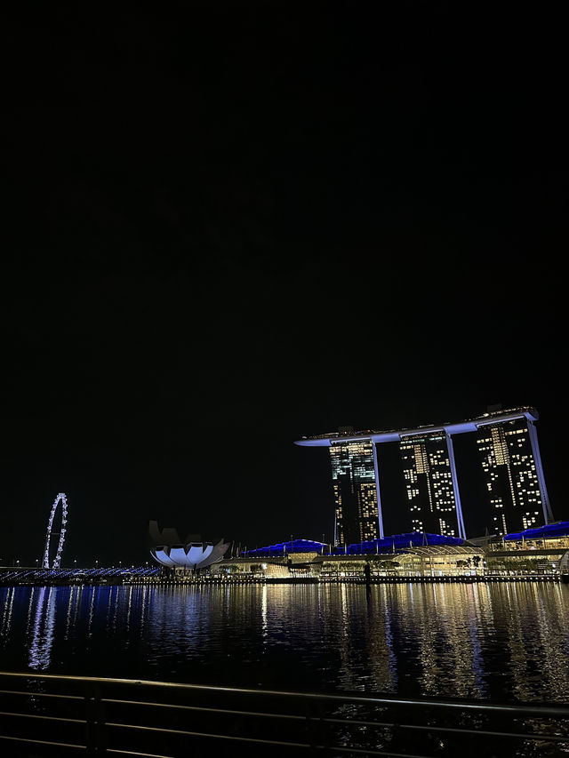 Singapore - A Vibrant Metropolis Bursting with Tropical Allure