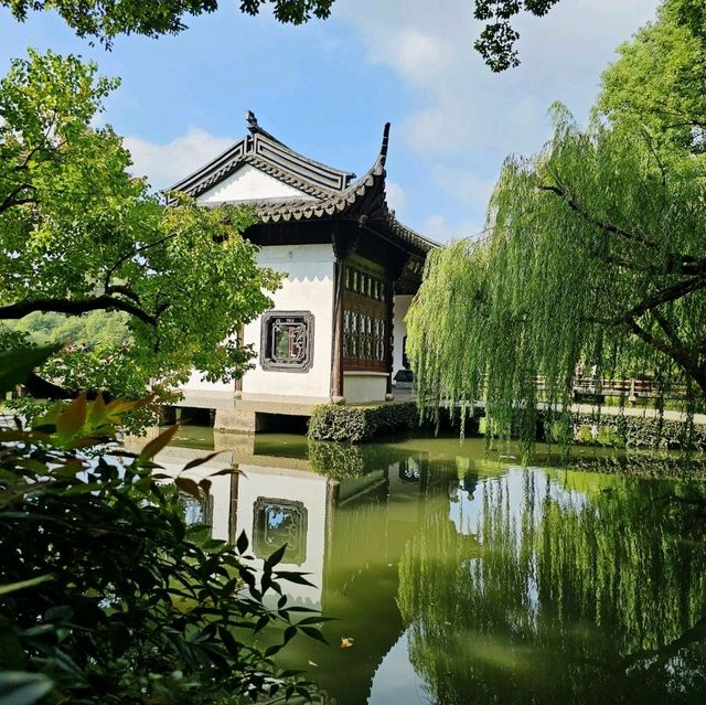 A Perfect Day at West Lake, Hangzhou: Scenic Serenity Awaits!