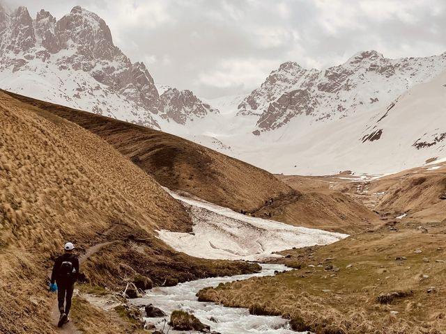 Day hike to Juta Valley, Kazbegi