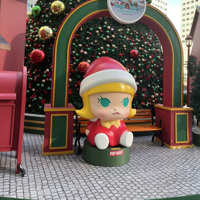 Poppin' cute holday displays at Suntec City!