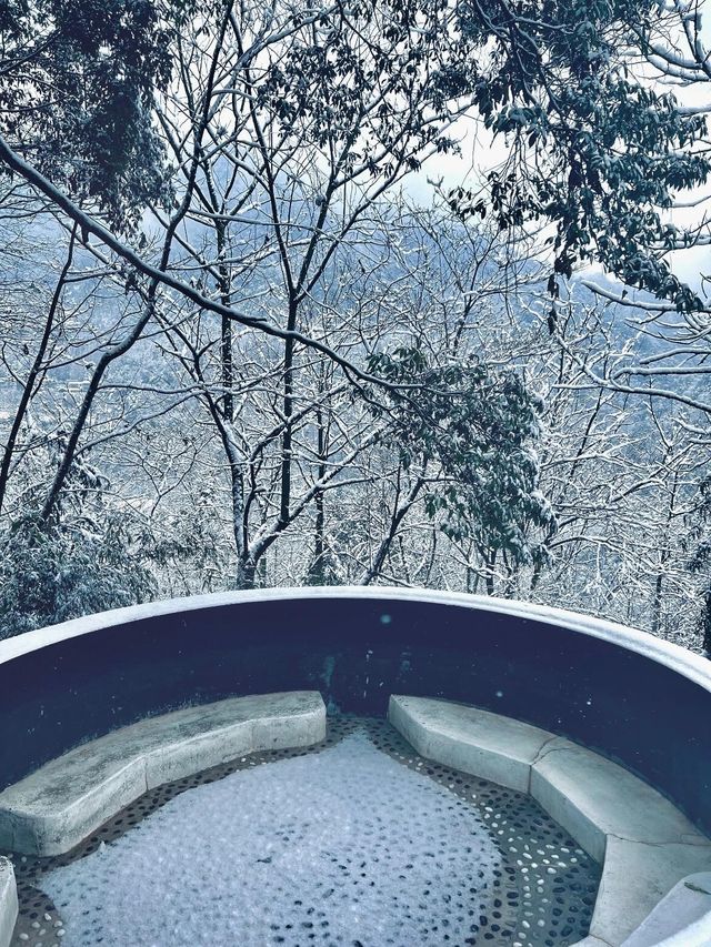 就在青城山山頂~感受雪景私湯溫泉秘境