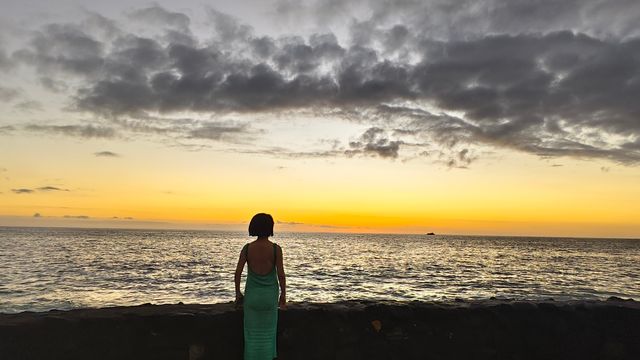 KONA 落日，太平洋上的金色夢幻