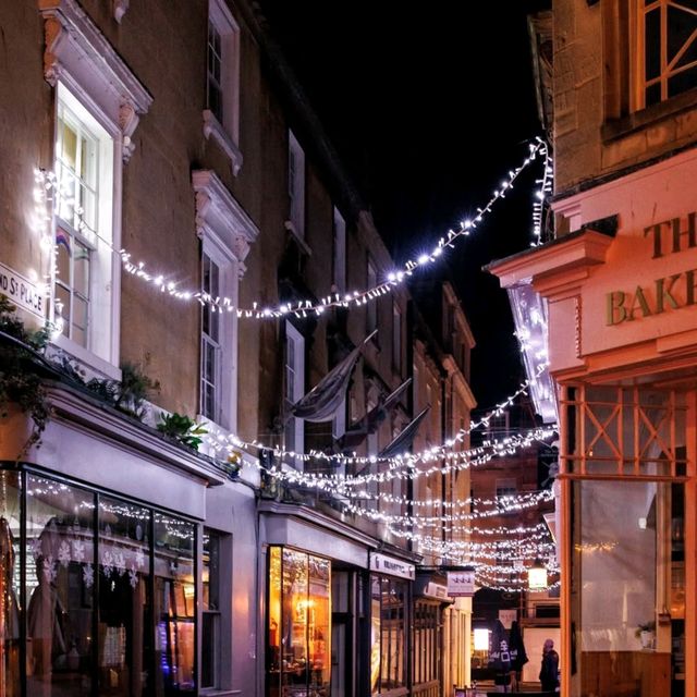 Bath’s Christmas Decorations: A Festive Wonderland in Somerset