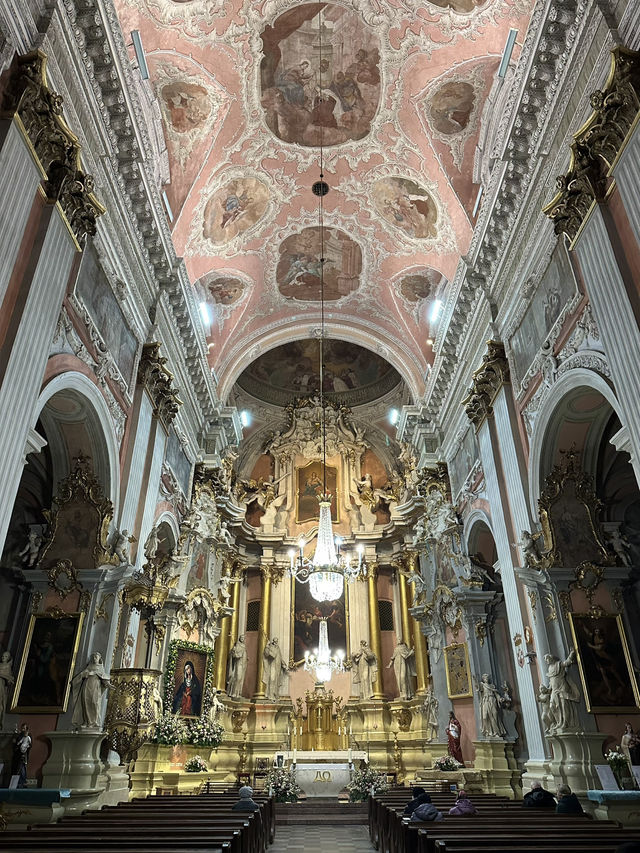 Let’s uncover the greatness in these pink churches in Vilnius