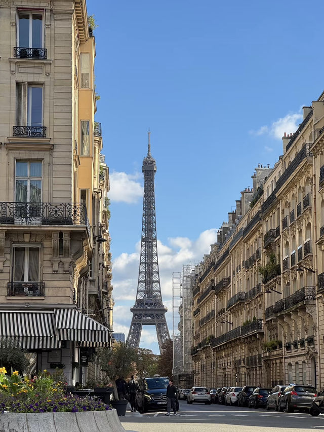 Le Metropolitan Paris Tour Eiffel: A Tribute to Parisian Elegance