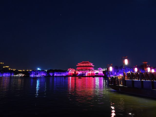 夜遊西安大唐芙蓉園。