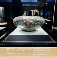 "Explore Hong Kong Museum of Art: Free Guided Tours and Diverse Exhibitions"