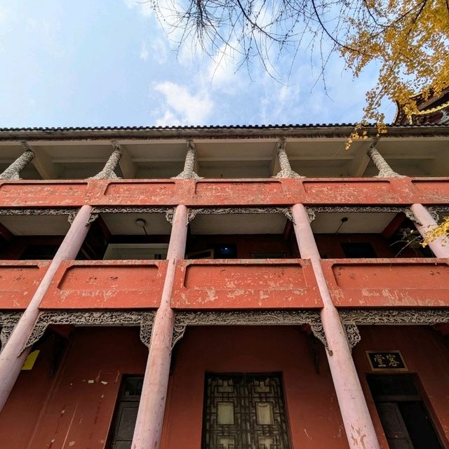 Baolun Temple at Ciqikou Ancient Town is a must-visit. 