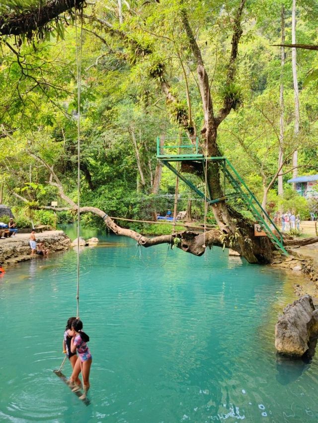 ไปกระโดดน้ำสระมรกต ที่ Blue Lagoon วังเวียง