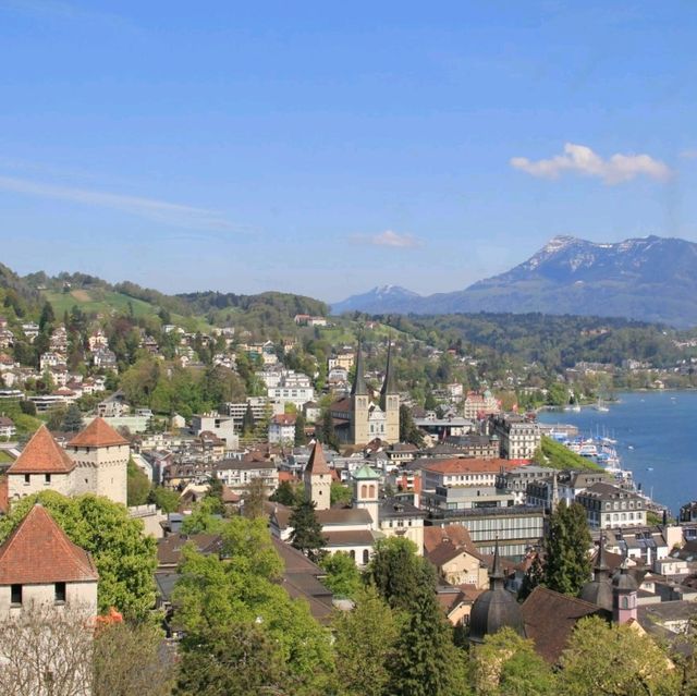 เดินเล่นกันบนกำแพงเมืองเก่า Luzern 