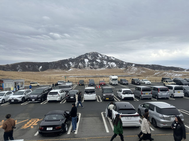 「草千里」：阿蘇火山地區的壯麗草原，四季風景、野生動物和戶外活動的天堂