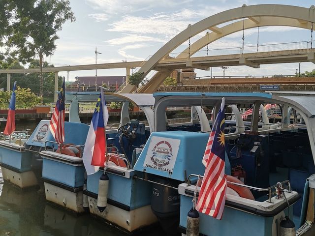 Relaxing River Cruise in Melaka 