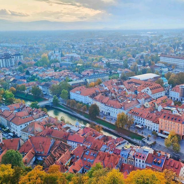 斯洛維尼亞Slovenia首度盧比安納，搭纜車登城堡飽覽全景