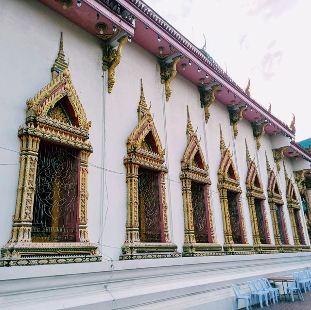 泰國曼谷湄南河畔最多佛像雕塑古寺廟景點:Wat Nak Klang Worawihan，適合拍照📸打卡