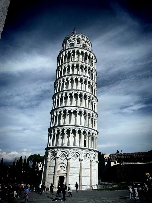 Leaning tower of Pisa: the bell tower