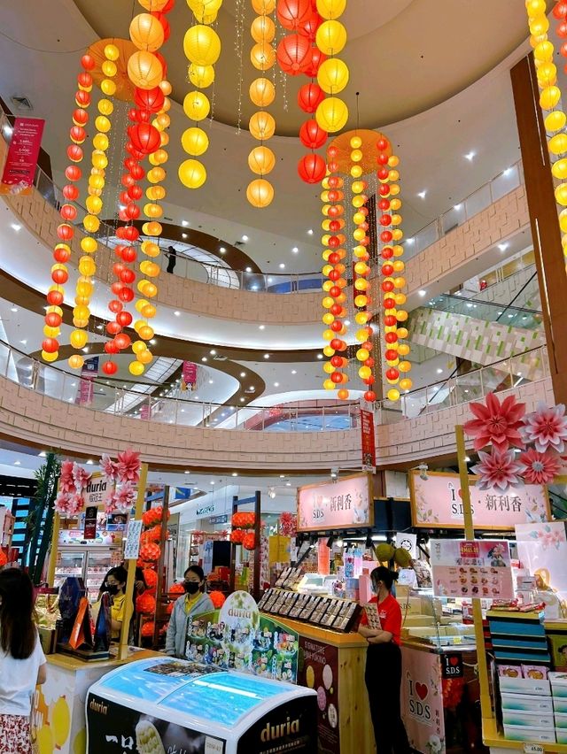 Celebrating the Mooncake Festival at Aeon Tebrau: A Vibrant Market of Mooncakes and Lanterns