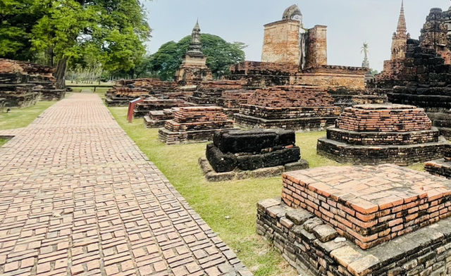  ไหว้พระ เมืองเก่า  อุทยานประวัติศาสตร์สุโขทัย