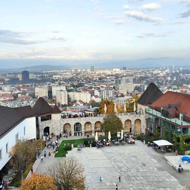 斯洛維尼亞Slovenia首度盧比安納，搭纜車登城堡飽覽全景