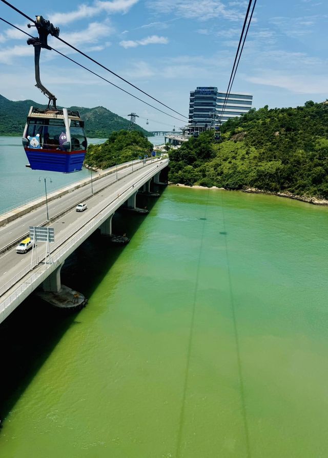 昂坪纜車被譽為世界十大纜車之一