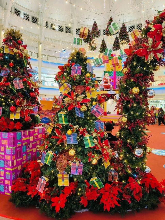 Discover the Magic of Christmas on a Solo Adventure to The Curve Mall