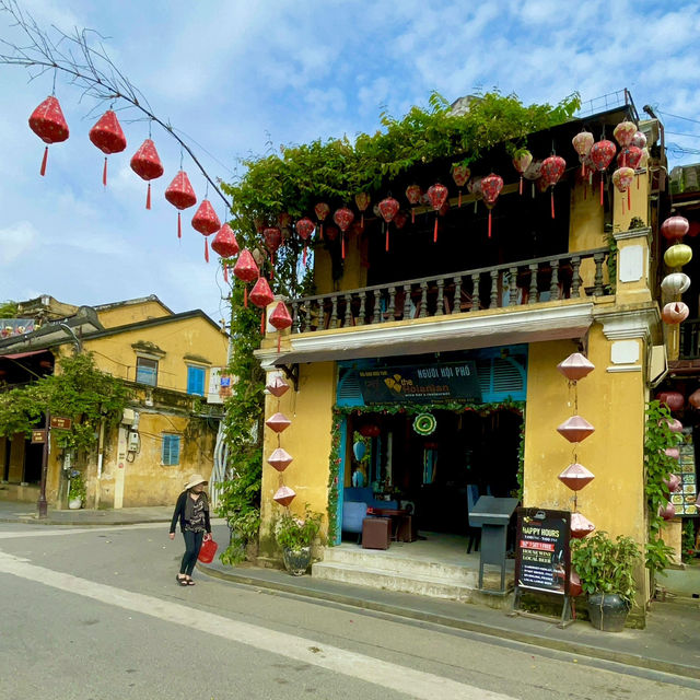 Celebrating Christmas in the ancient city of Hoi An🎄👫🇻🇳