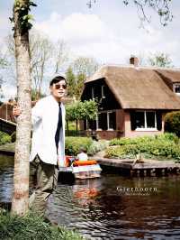 Giethoorn. Train or Tour?