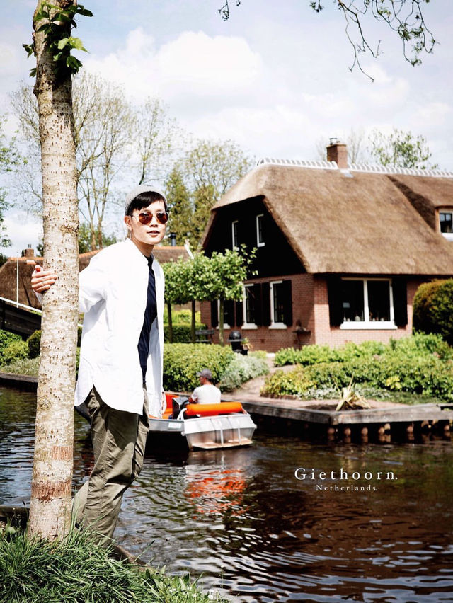 Giethoorn. Train or Tour?