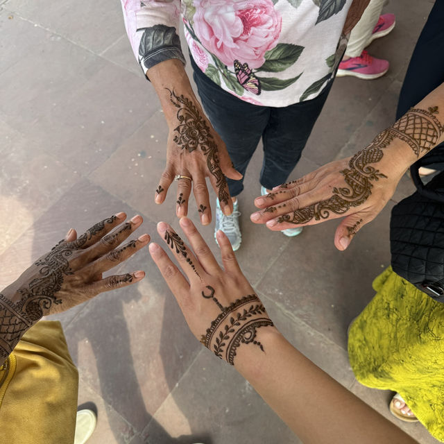 Henna Haven: A Jaipur Street Side Experience