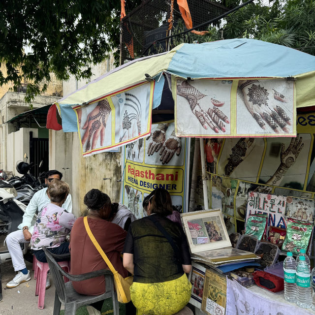 Henna Haven: A Jaipur Street Side Experience