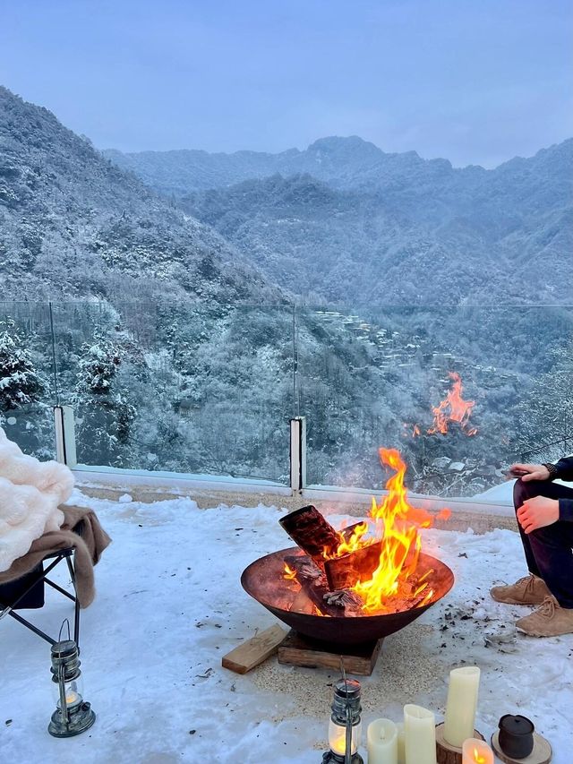 就在青城山山頂~感受雪景私湯溫泉秘境