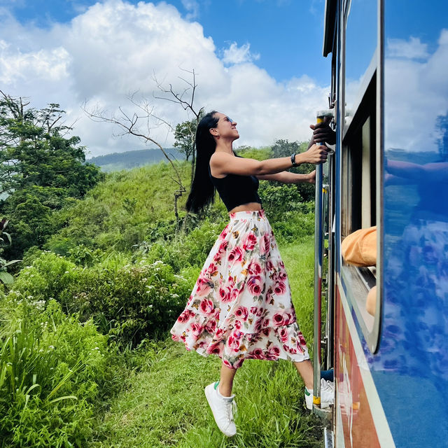 Experience the Breathtaking Journey: Kandy to Ella Train Ride! 🚂🌄 