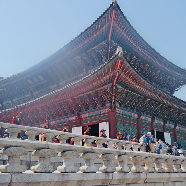 Timeless Beauty and Royal Ceremonies: Exploring Gyeongbokgung Palace!