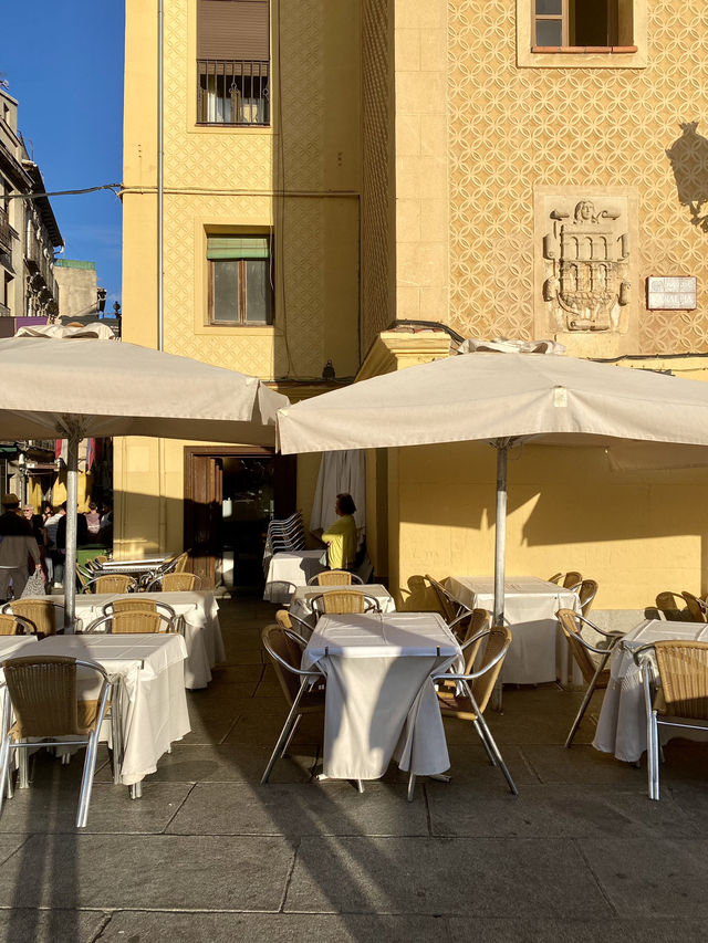 Enjoying Cochinillo at Restaurante El Bernardino in Segovia 🐷🍽️