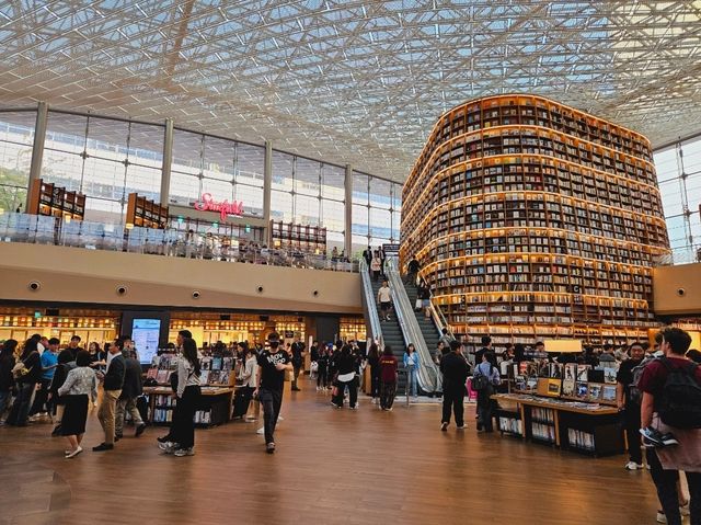 The magnificient Starfield Library at COEX