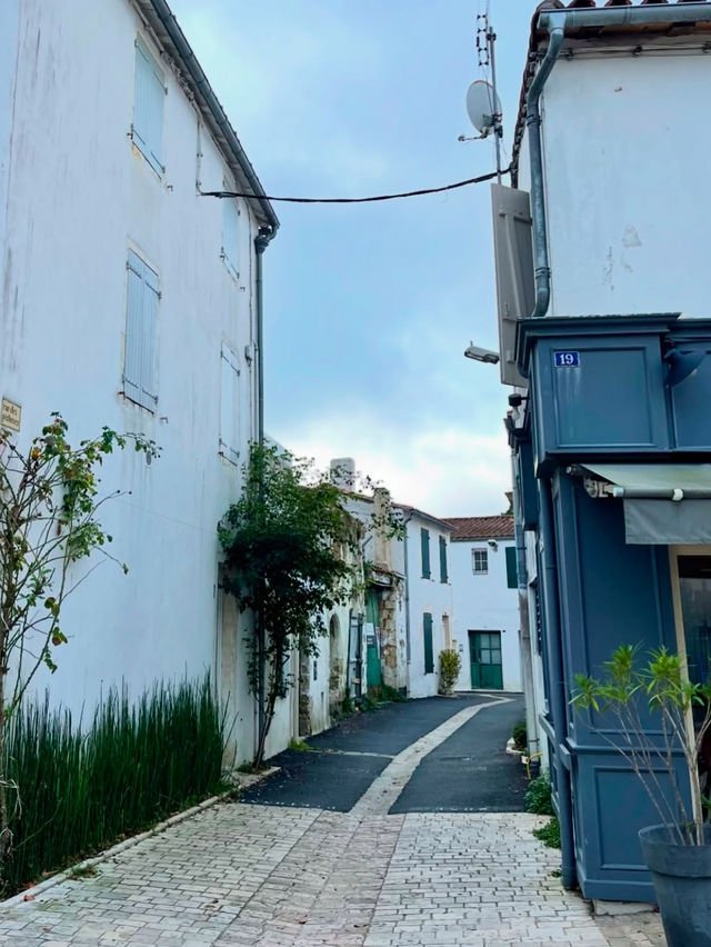 A Stroll Through Île de Ré: Charm and Coastal Beauty 