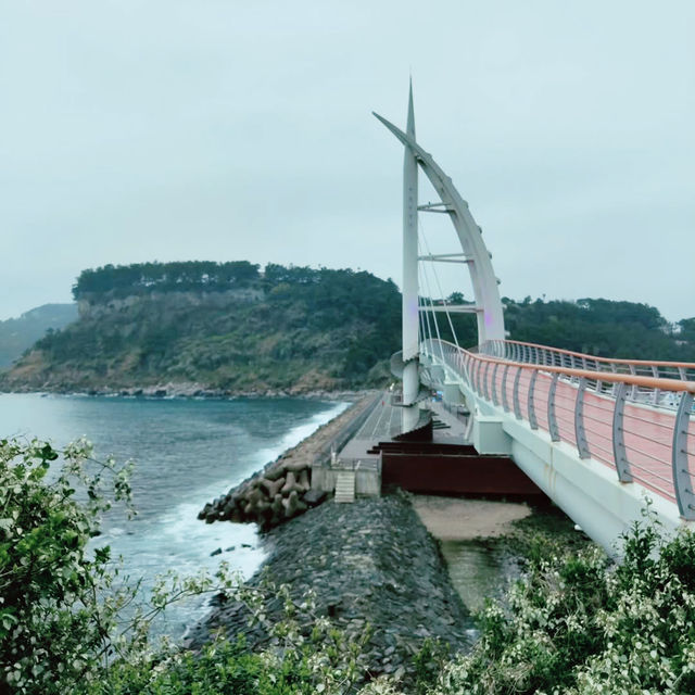 A Delightful Walk Across Saeyeon Bridge