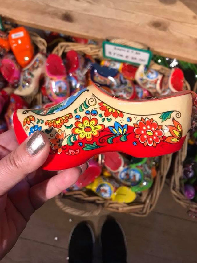 🇳🇱🎄Beautiful Colorful Clogs to take home🇳🇱🎄