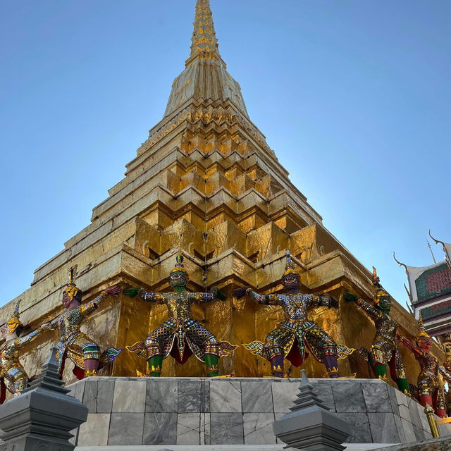 The Temple of the Emerald Buddha: A Spiritual Jewel of Bangkok