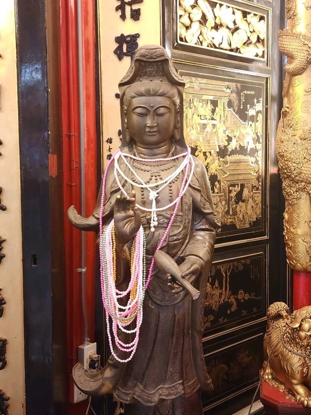 Exploring Tai Hong Kong Shrine in Bangkok China Town