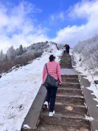 北岳恒山遇初雪人間仙境。