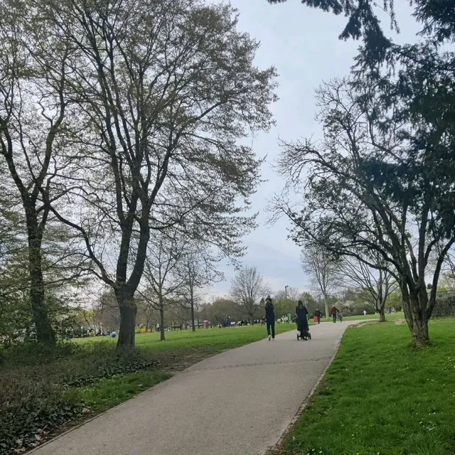 Günthersburgpark in the heart of Frankfurt