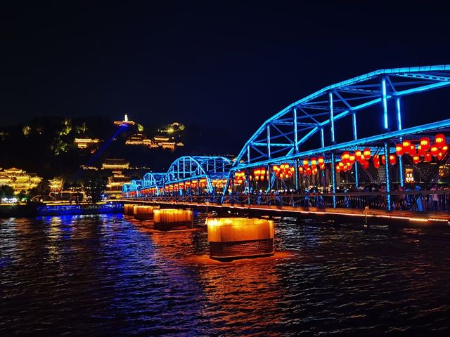 奔騰黃河第一橋——中山橋即黃河鐵橋。