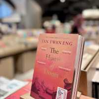 "Eslite Bookstore at Starhill: A Haven for Book Lovers and Culture Enthusiasts"