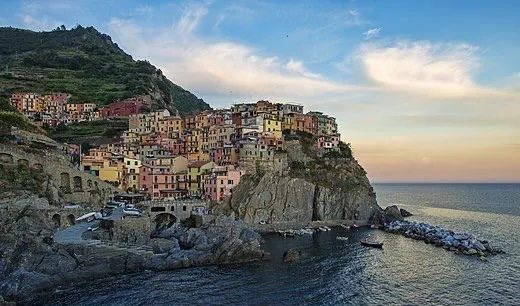 意大利語-Cinque Terre。