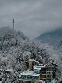 就在青城山山頂~感受雪景私湯溫泉秘境