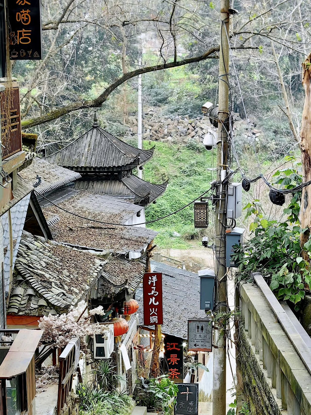 重慶磁器口古鎮：山城味道與朱拉隆功大學夜市的異域風情