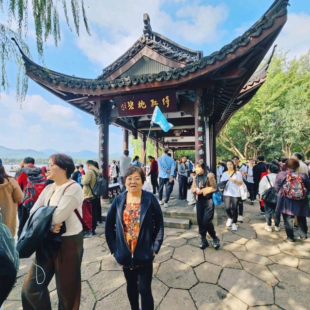 A Perfect Day at West Lake, Hangzhou: Scenic Serenity Awaits!