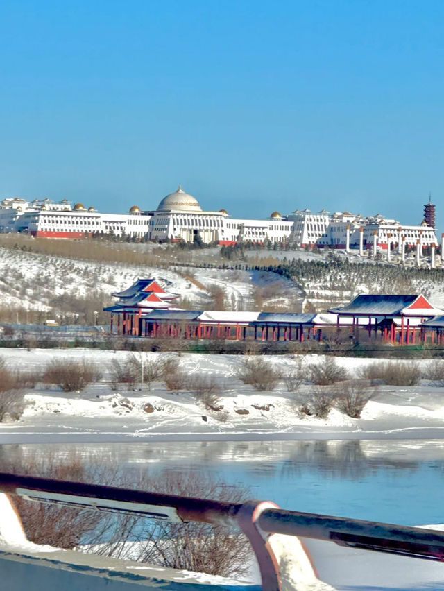 Hulunbuir Grassland in Winter: A Snowy Wonderland