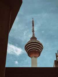 Kuala Lumpur: Where Skyscrapers Meet Culture! 🌆🌴